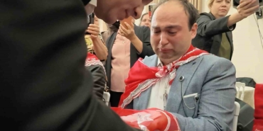 ozel-bireyler-askerlik-kina-gecesinde-hem-duygulandi-hem-eglendi-VGGXHxFs.jpg