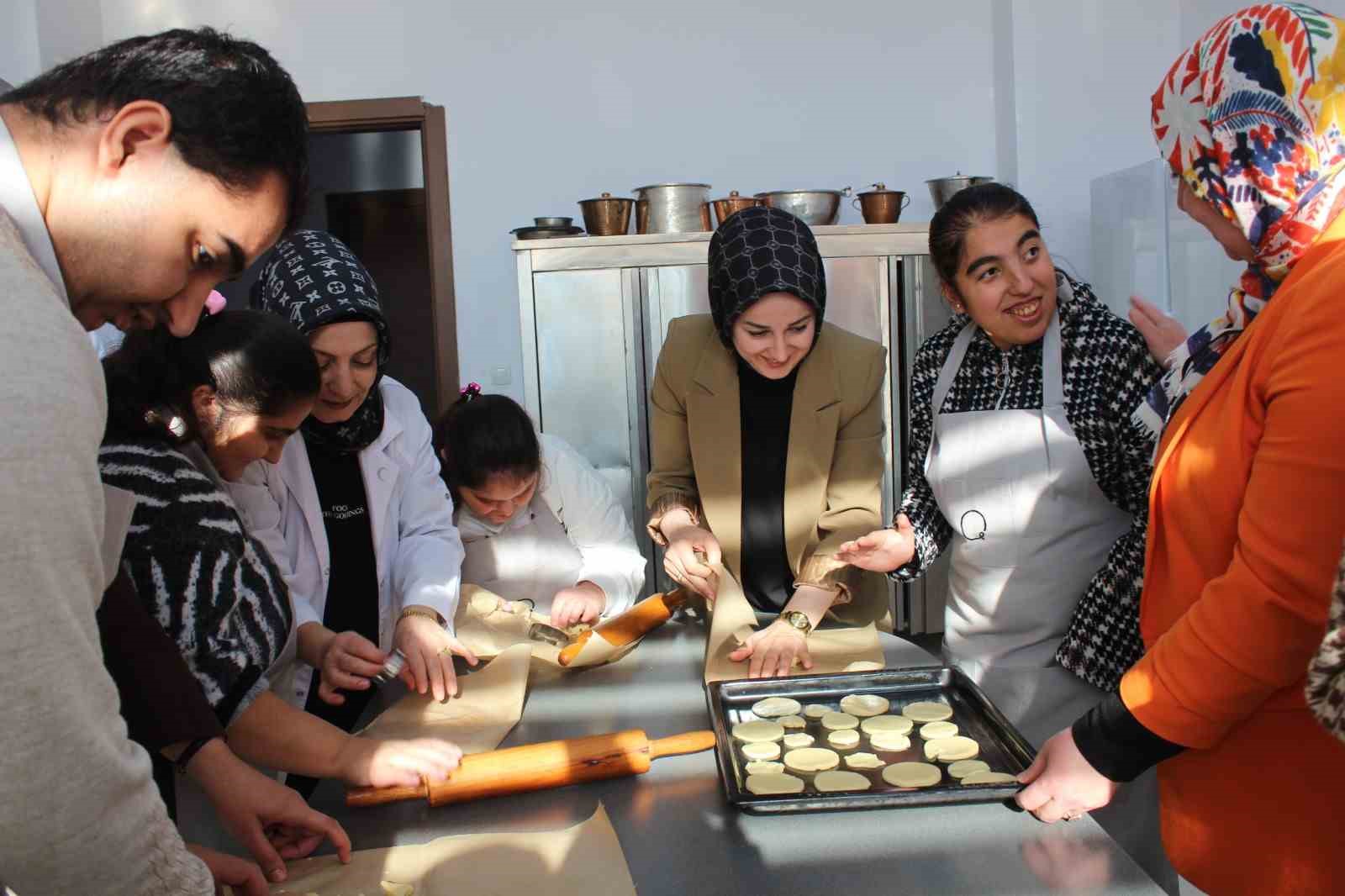 Özel bireyler mutfağa girip yaptıkları kurabiyelerle ağızları tatlandırdı 10 ozel bireyler mutfaga girip yaptiklari kurabiyelerle agizlari tatlandirdi 6 73WkWfcA
