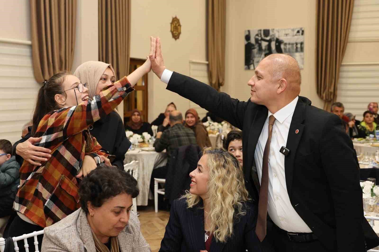 ozel bireyler muzik dolu gecede doyasiya eglendi 3 pmvYF2LY