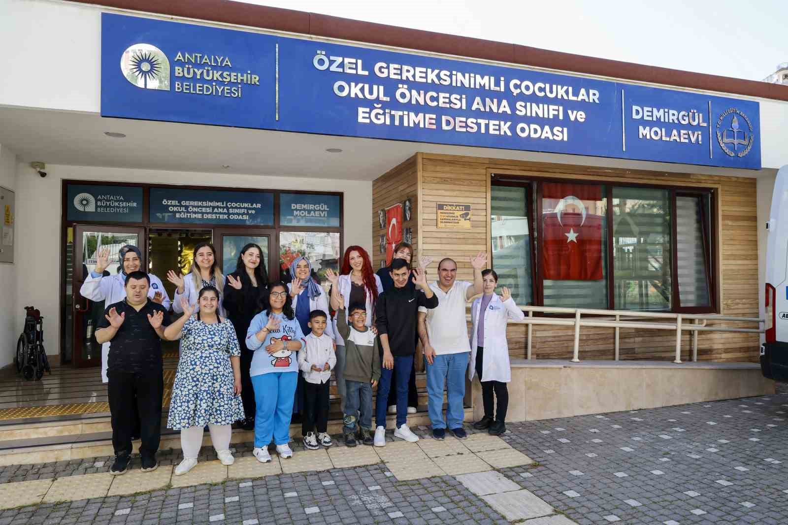 ozel bireylerden anneler gunune anlamli surpriz 8 DGl5VsIX
