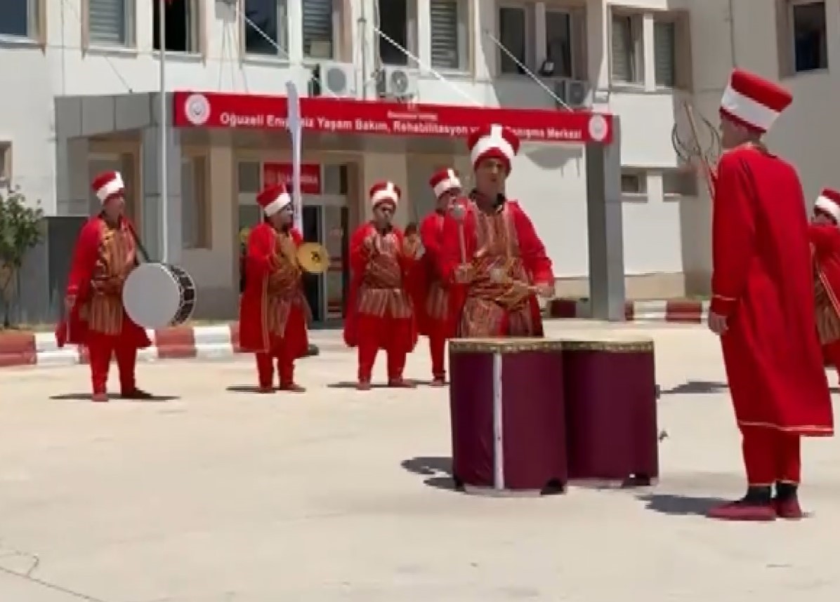 ozel bireylerden olusan mehteran takimindan ozel performans 1 Ccu2FSC7
