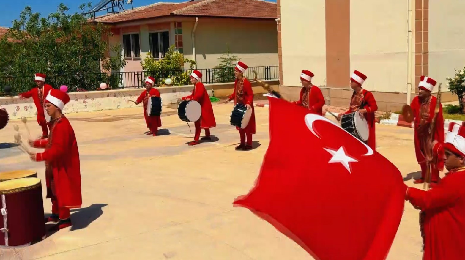 ozel bireylerden olusan mehteran takimindan ozel performans 3 3ikHOWvz