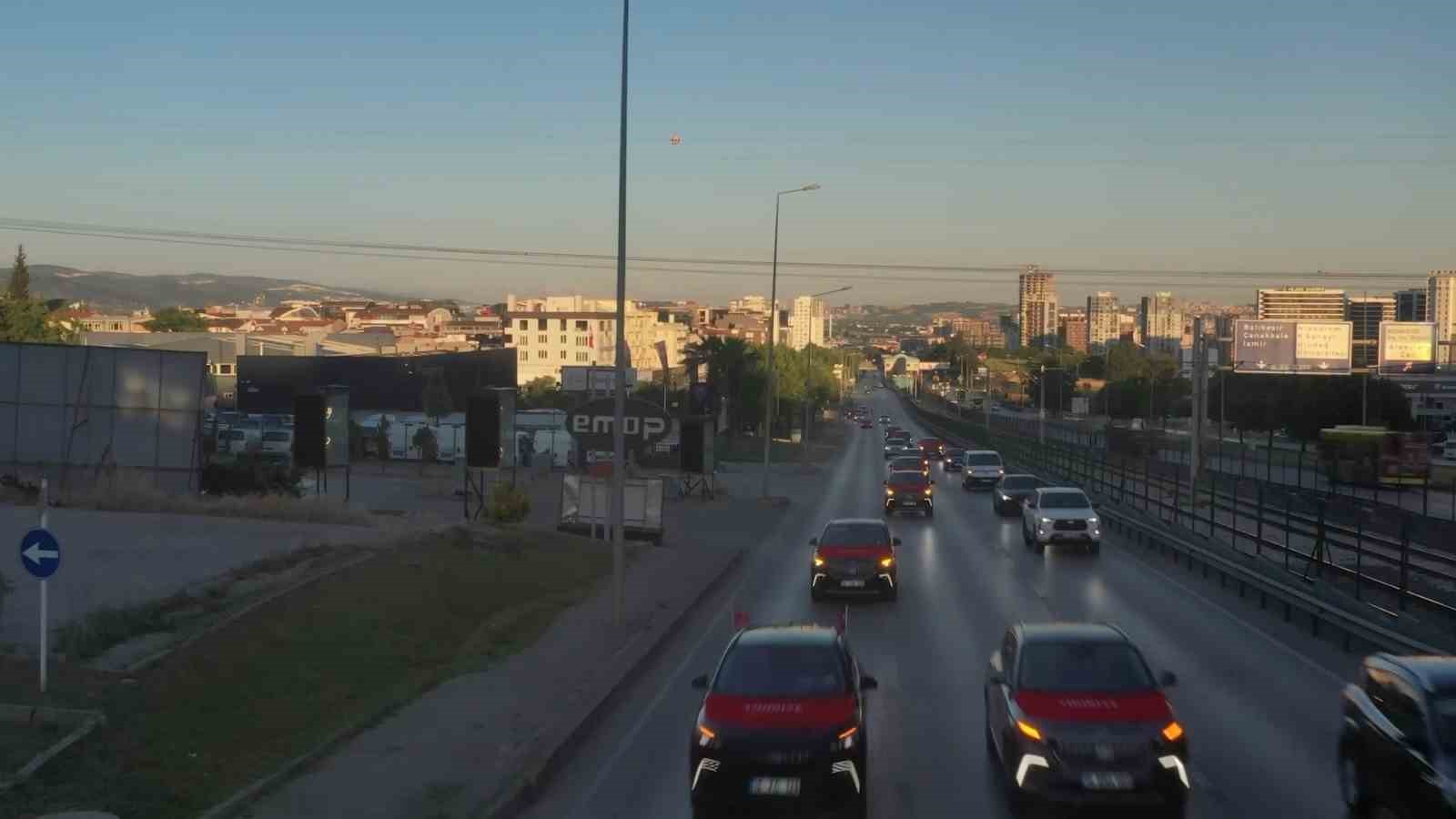 Bursa’da A Milli Takım coşkusu sokaklara taştı, 250 araçlık konvoy kenti turladı 5 ozel bursada a milli takim coskusu sokaklara tasti 250 araclik konvoy kenti turladi 1 YPFe4n9y