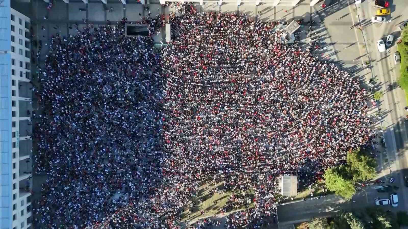 Bursa’da A Milli Takım coşkusu sokaklara taştı, 250 araçlık konvoy kenti turladı 16 ozel bursada a milli takim coskusu sokaklara tasti 250 araclik konvoy kenti turladi 12 fDbKNQWS