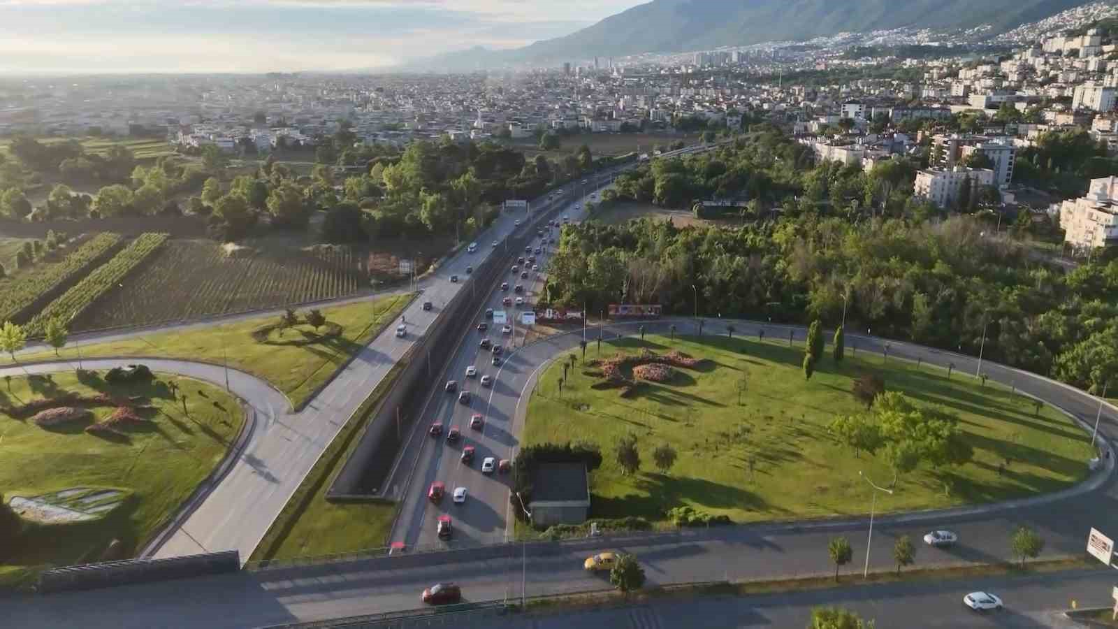 Bursa’da A Milli Takım coşkusu sokaklara taştı, 250 araçlık konvoy kenti turladı 17 ozel bursada a milli takim coskusu sokaklara tasti 250 araclik konvoy kenti turladi 13 etg4jkLL