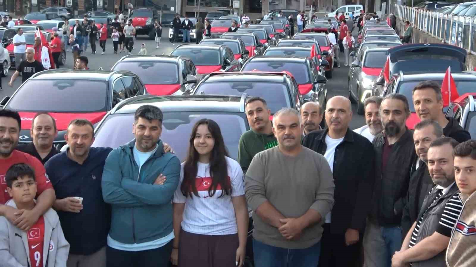 Bursa’da A Milli Takım coşkusu sokaklara taştı, 250 araçlık konvoy kenti turladı 18 ozel bursada a milli takim coskusu sokaklara tasti 250 araclik konvoy kenti turladi 14 vHqXpj8z