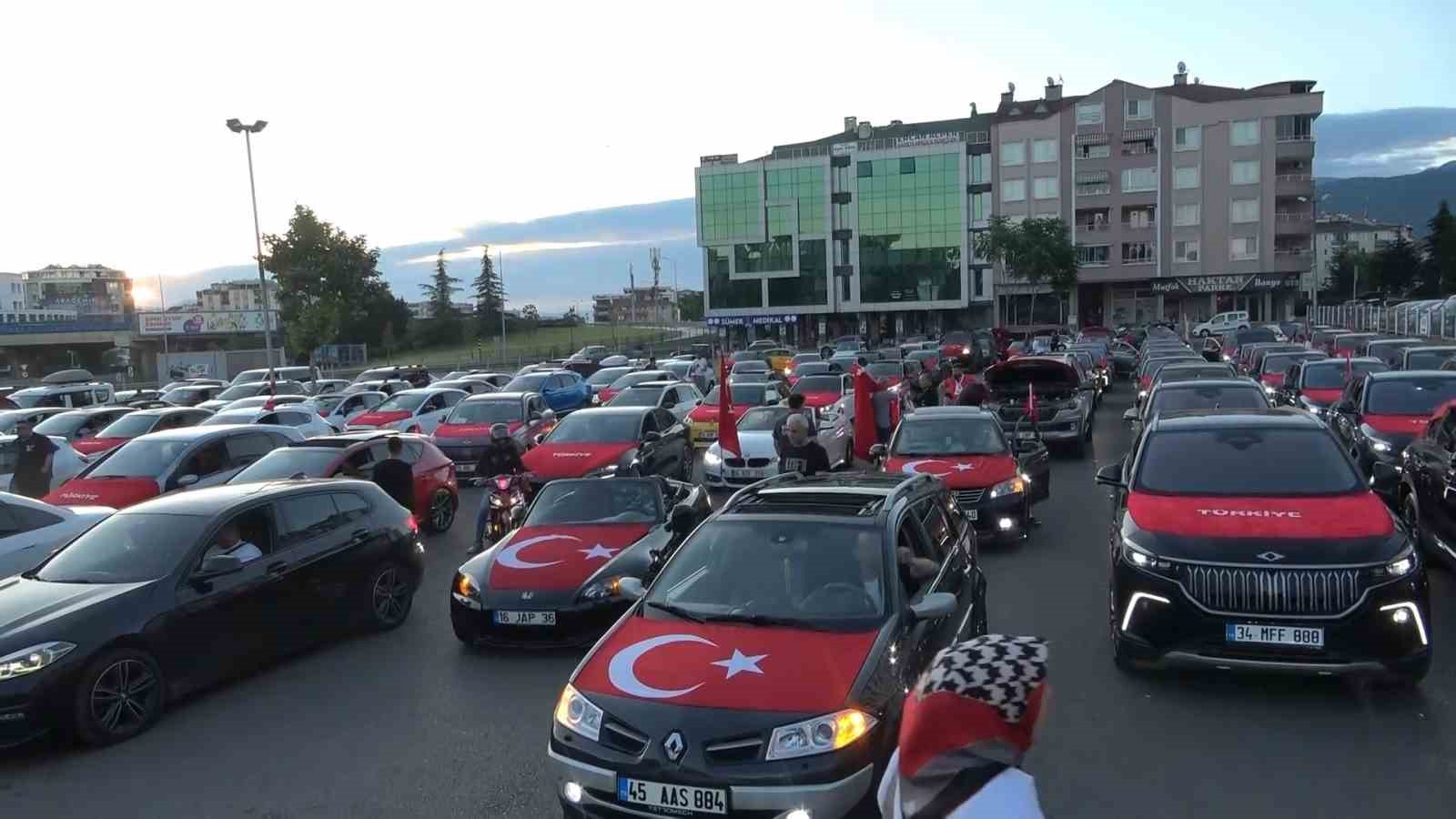 Bursa’da A Milli Takım coşkusu sokaklara taştı, 250 araçlık konvoy kenti turladı 11 ozel bursada a milli takim coskusu sokaklara tasti 250 araclik konvoy kenti turladi 7 tRQw2uqk