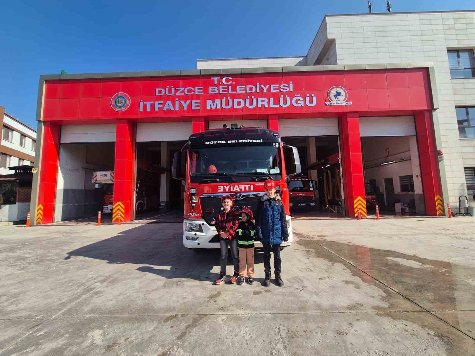 ozel cocuklarin itfaiyeci olma hayali gercege donustu 2 BjGmhml2