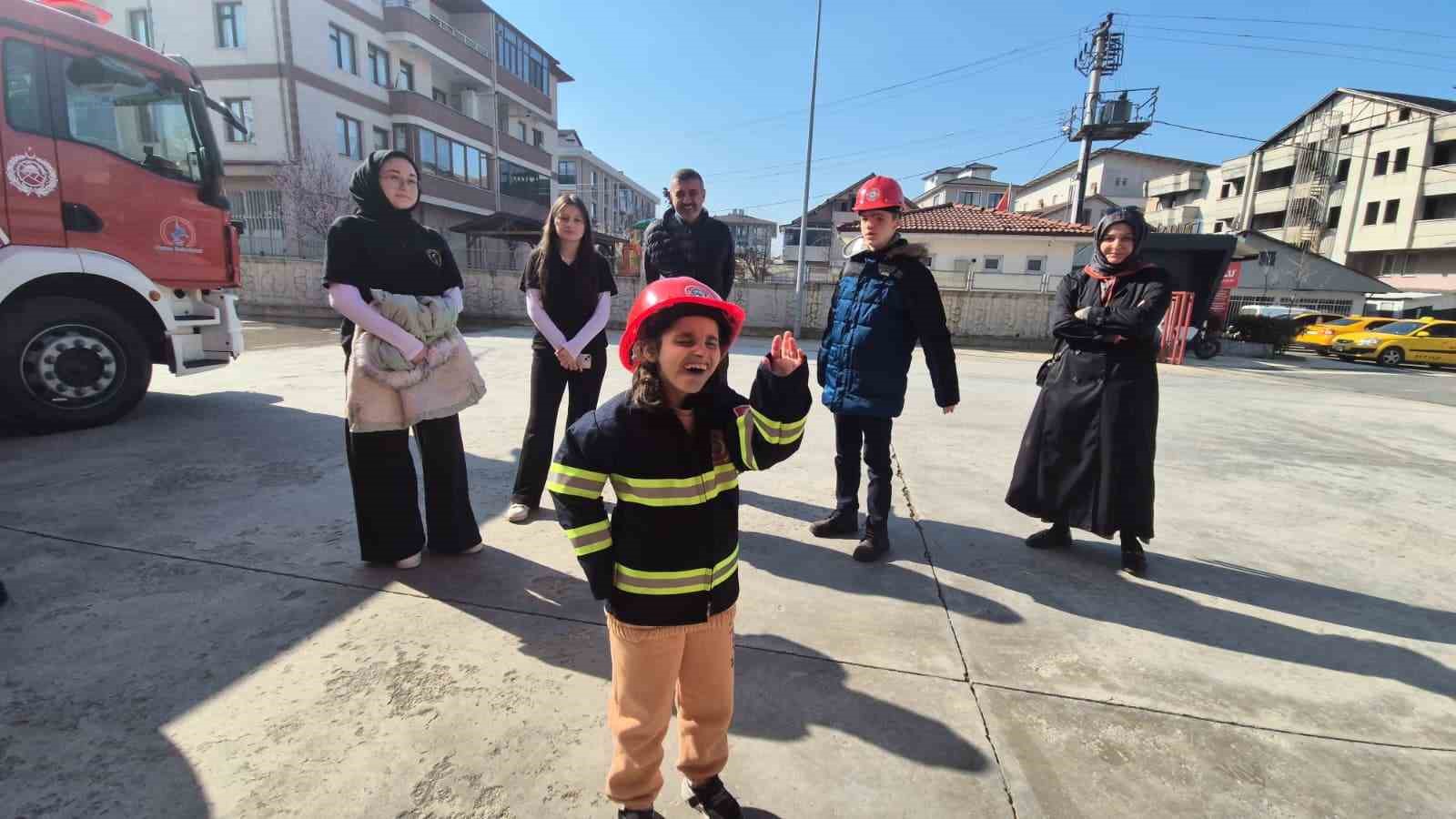 ozel cocuklarin itfaiyeci olma hayali gercege donustu 3 CWI4prPT