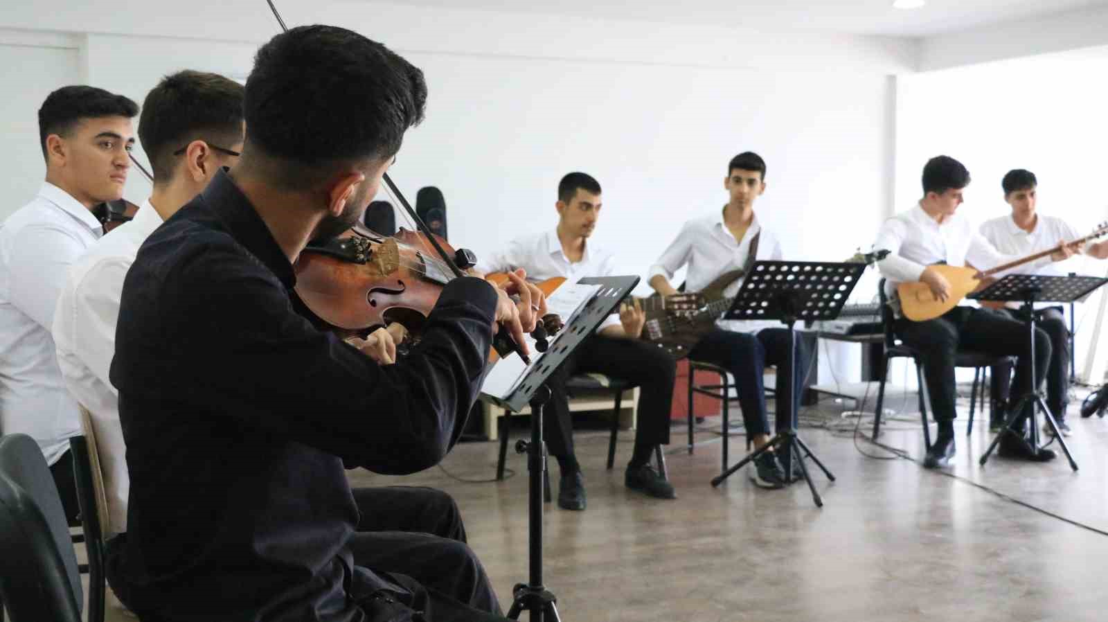 ozel gunler guzel sanatlar lisesi ogrencileriyle anlam buluyor 1 EBtnjzt6