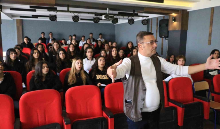 ozel-gunler-guzel-sanatlar-lisesi-ogrencileriyle-anlam-buluyor-XMAPnFZ4.jpg