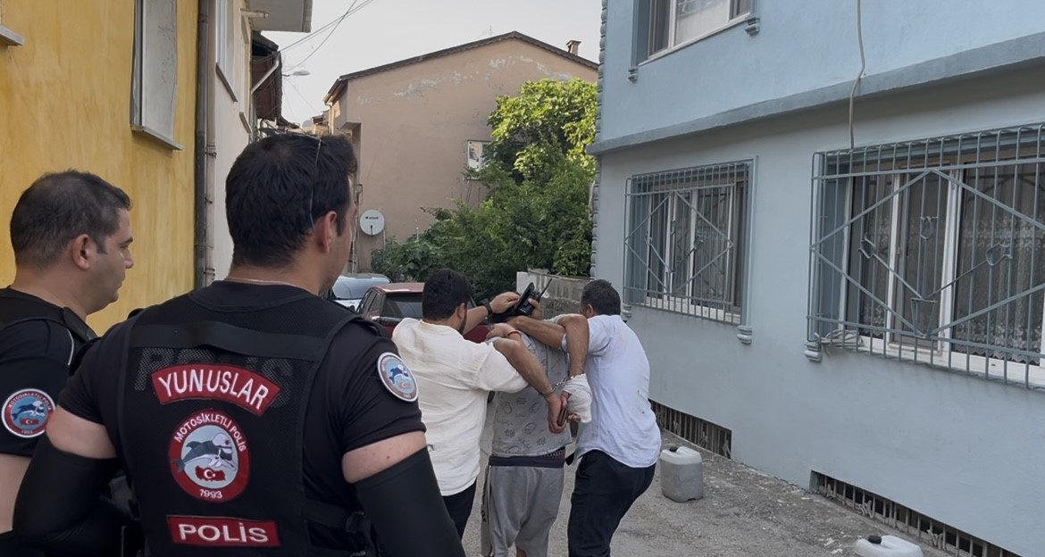 Özel harekat evi ablukaya aldı, yakalanınca "çalsaydınız açardım" dedi 7 ozel harekat evi ablukaya aldi yakalaninca calsaydiniz acardim dedi 3 sh7vWLKR