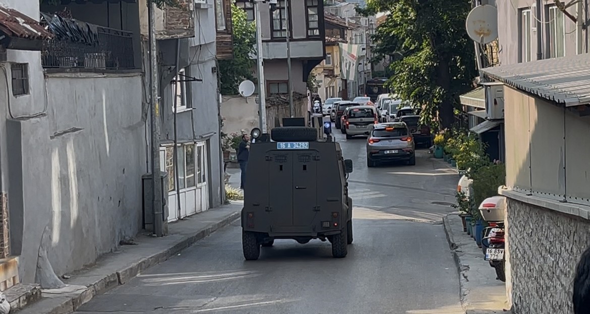 Özel harekat evi ablukaya aldı, yakalanınca "çalsaydınız açardım" dedi 9 ozel harekat evi ablukaya aldi yakalaninca calsaydiniz acardim dedi 5 tG7ThuXE
