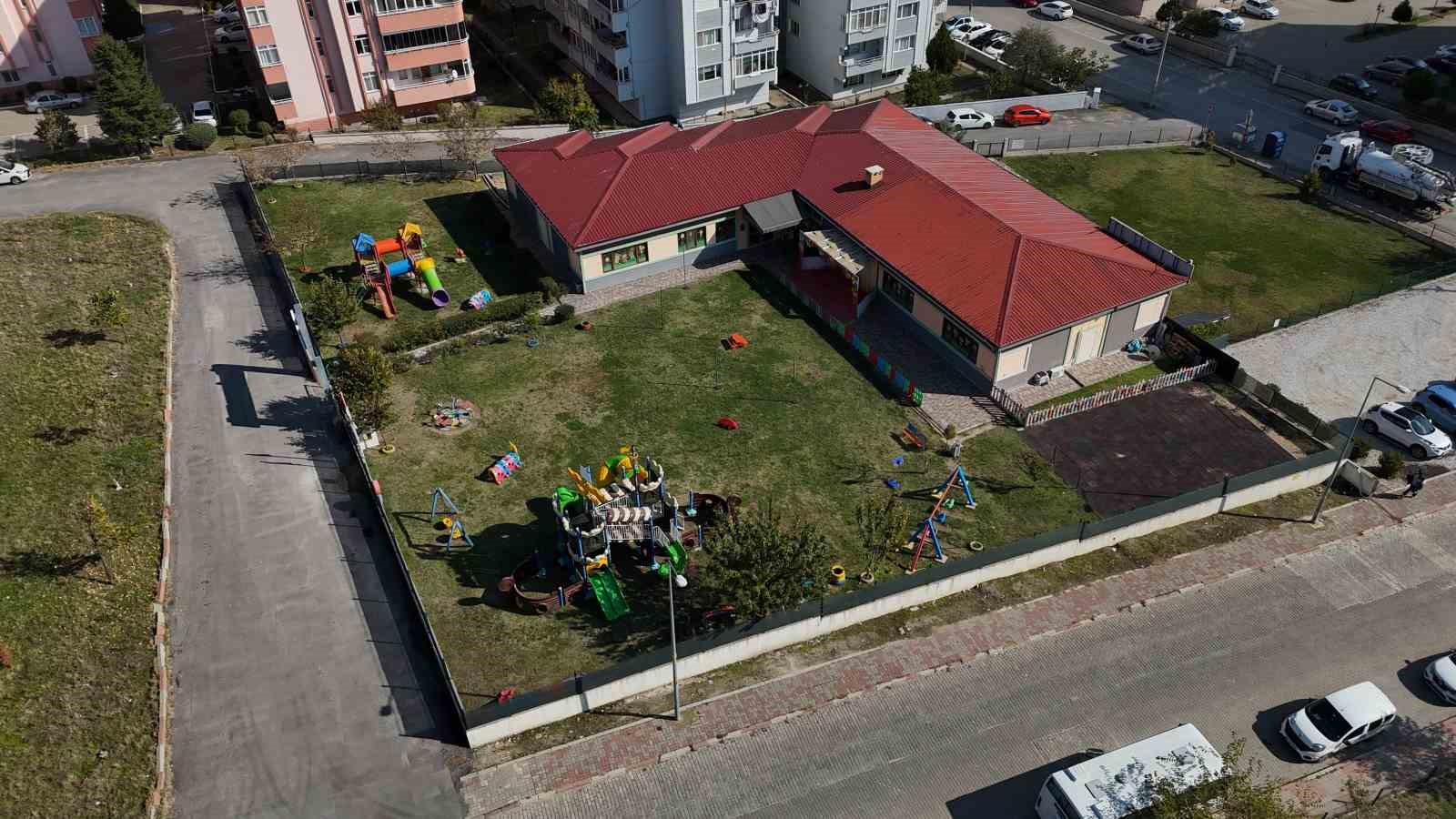 Özel kreşin öğretmeni çocuğa felaketi yaşattı: İddiaya göre öğretmen çocuğun kolunu ısırdı 4 ozel kresin ogretmeni cocuga felaketi yasatti iddiaya gore ogretmen cocugun kolunu isirdi 0