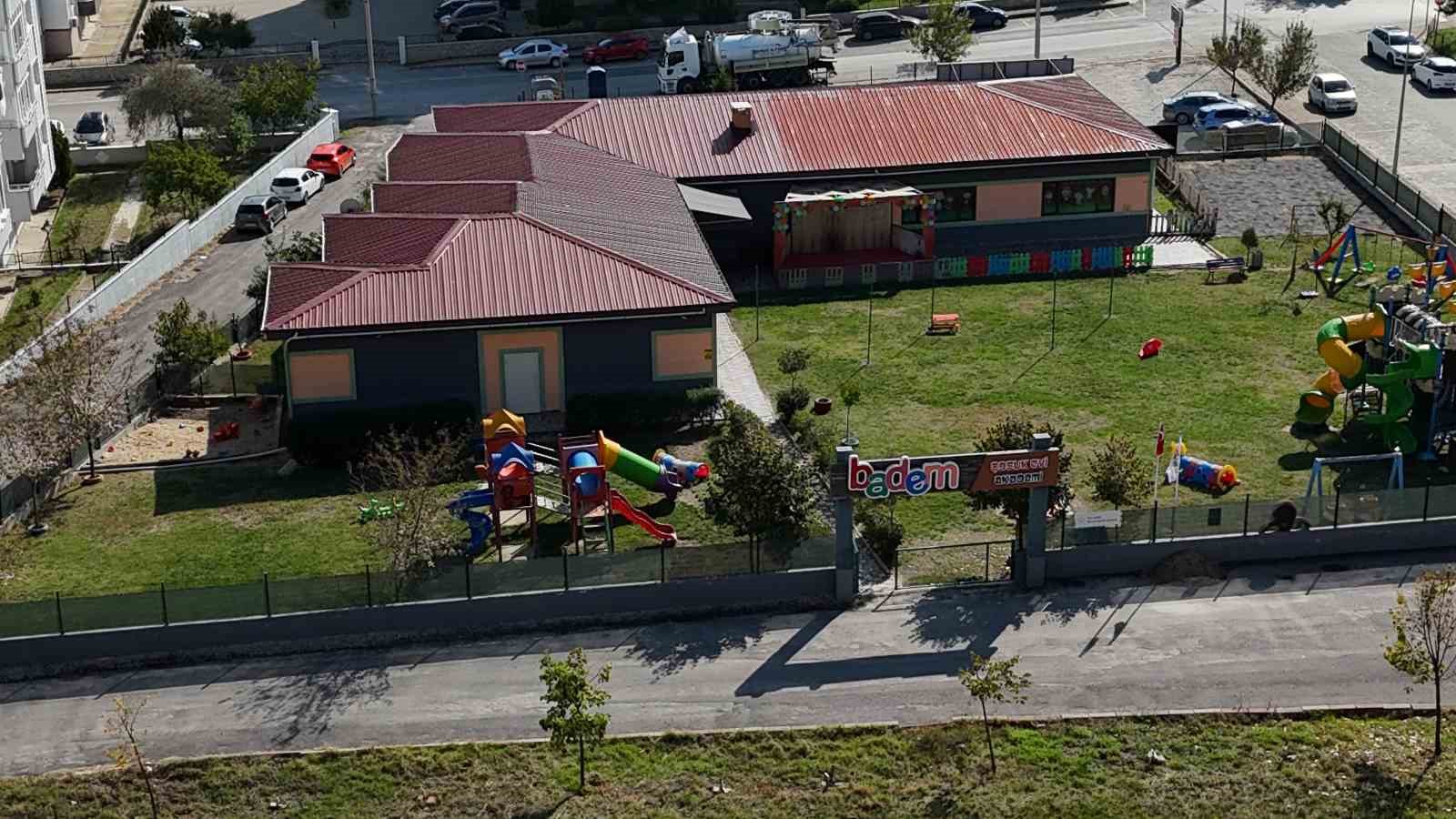 Özel kreşin öğretmeni çocuğa felaketi yaşattı: İddiaya göre öğretmen çocuğun kolunu ısırdı 5 ozel kresin ogretmeni cocuga felaketi yasatti iddiaya gore ogretmen cocugun kolunu isirdi 1 U4VVKsTy
