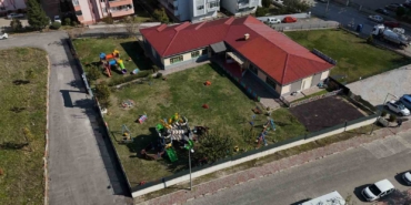 ozel-kresin-ogretmeni-cocuga-felaketi-yasatti-iddiaya-gore-ogretmen-cocugun-kolunu-isirdi-HhJLZhfT.jpg