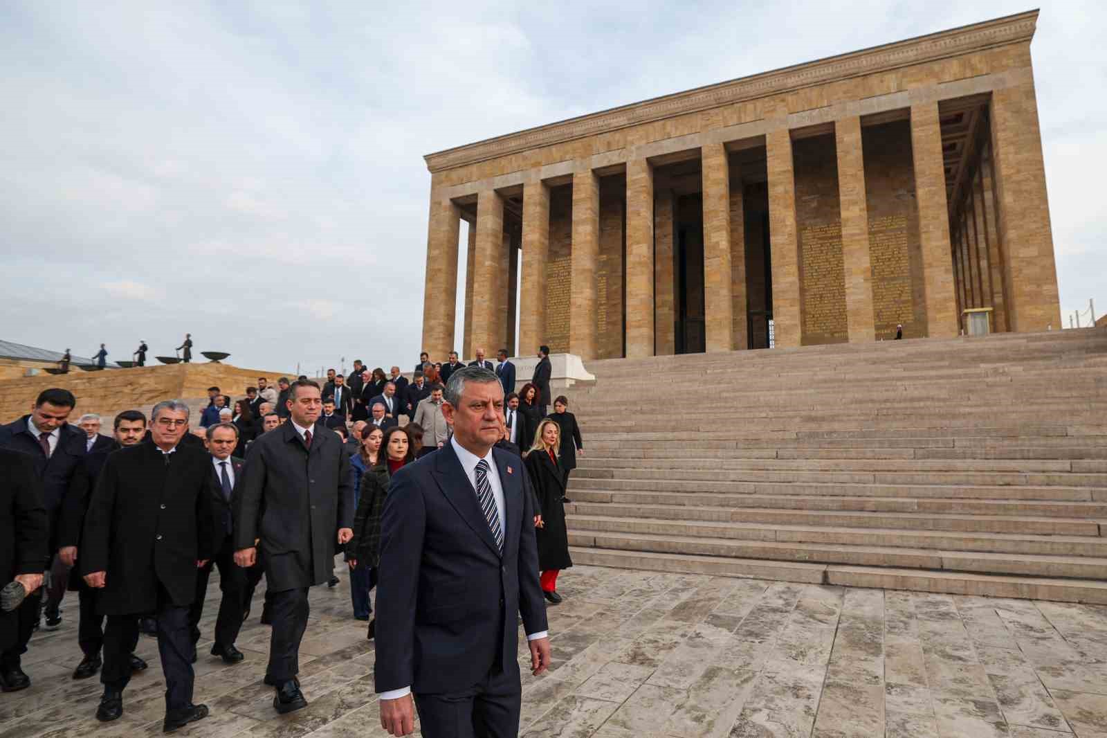 Özel: "Kurultayımızda yenilenen parti programımız, güncellenen tüzüğümüz ve yeni kadrolarımızla birlik ve beraberlik içinde geleceğe yürüyoruz" 8 ozel kurultayimizda yenilenen parti programimiz guncellenen tuzugumuz ve yeni kadrolarimizla birlik ve beraberlik icinde gSzvi3yb