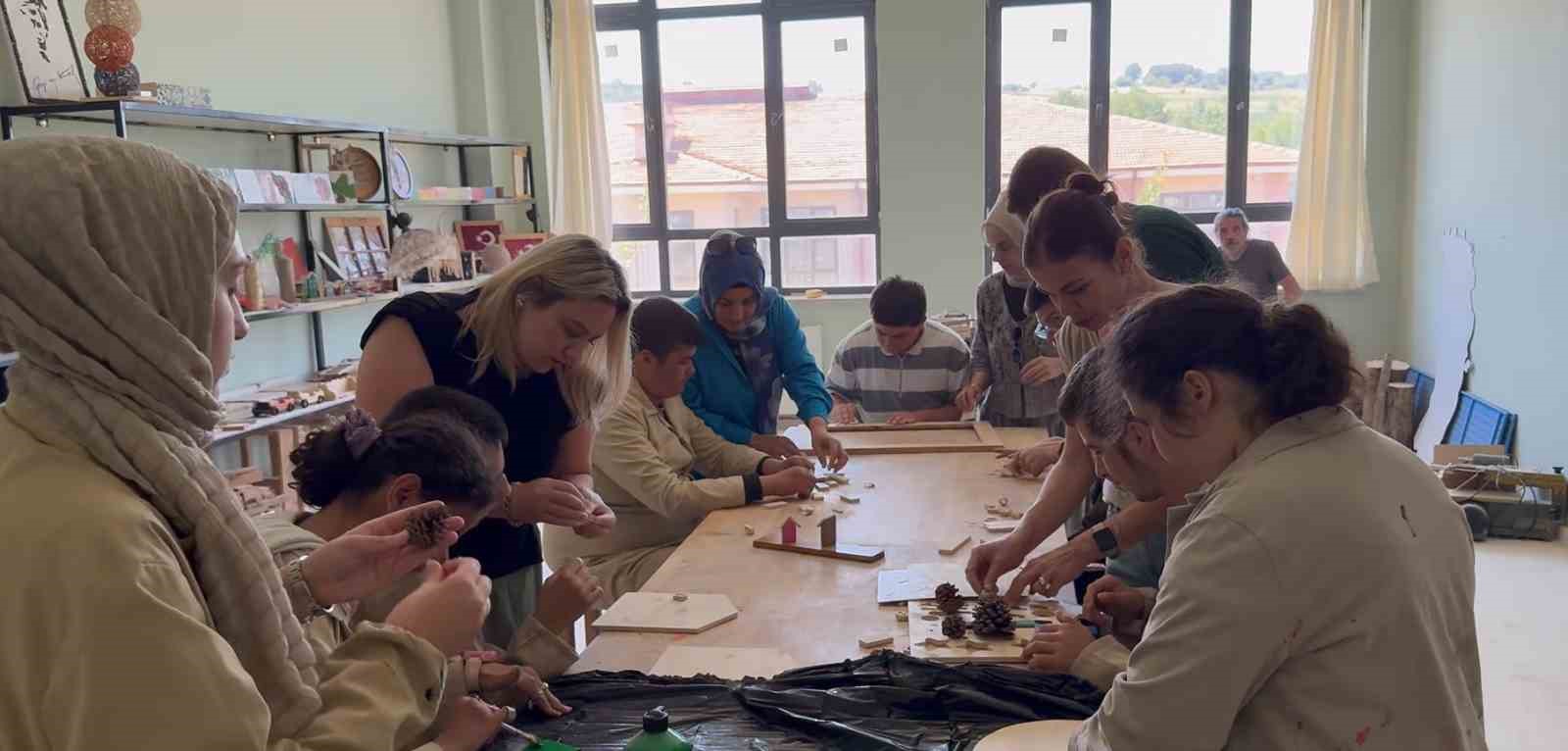 Özel öğrenciler bu atölyede hem zanaat öğreniyor hem gelir elde ediyor 8 ozel ogrenciler bu atolyede hem zanaat ogreniyor hem gelir elde ediyor 4 jBKV6tMz