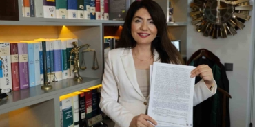 ozel-okulun-fahis-fiyatla-kitap-satisi-davasinda-okul-mudurune-hapis-3JPJtxNs.jpg