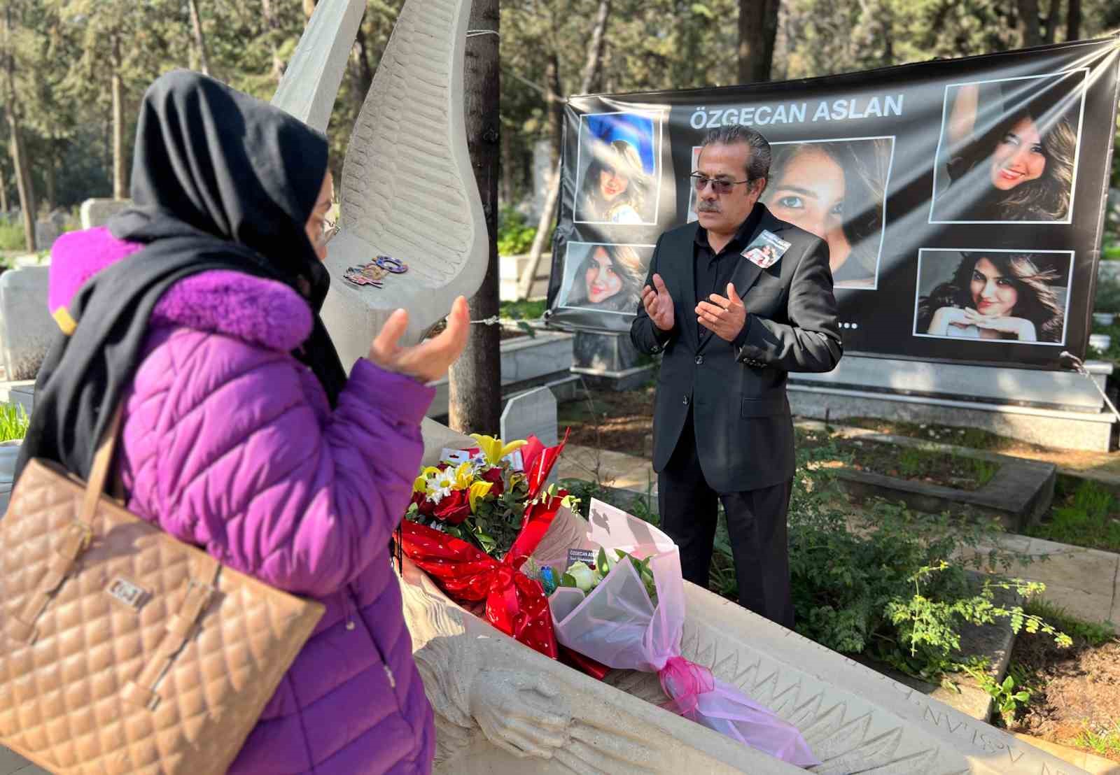 ozgecan aslan olumunun 11inci yilinda mezari basinda dualarla anildi 0 ws7zsuWZ