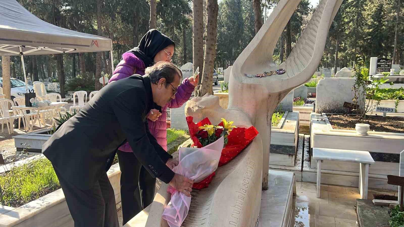 ozgecan aslan olumunun 11inci yilinda mezari basinda dualarla anildi 1 hLaCe4yi