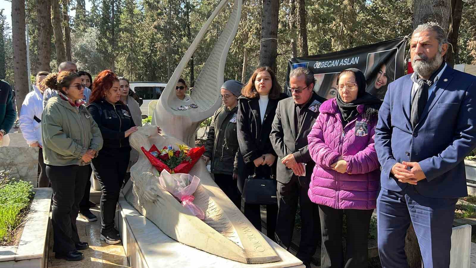 ozgecan aslan olumunun 11inci yilinda mezari basinda dualarla anildi 2 CgjDMIKX