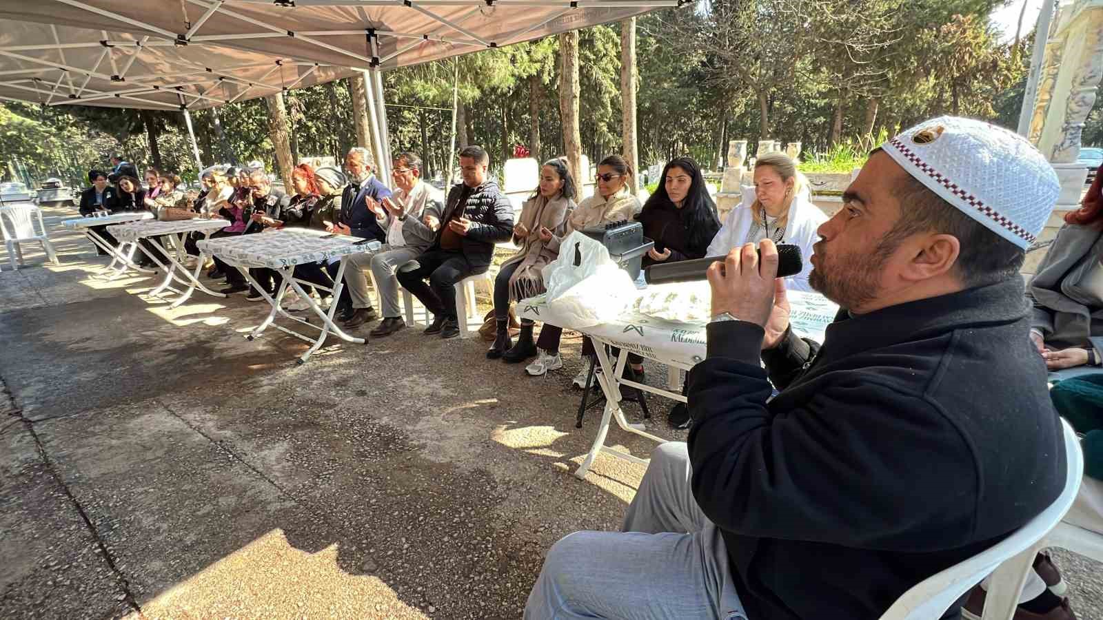 ozgecan aslan olumunun 11inci yilinda mezari basinda dualarla anildi 3 mFHOUWuJ