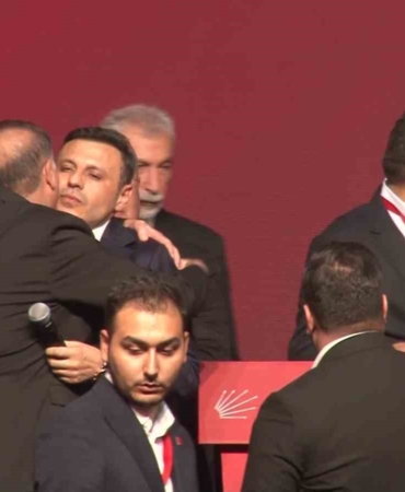 ozgur-celik-oy-coklugu-ile-tekrar-chp-istanbul-il-baskani-secildi-pdIlrBpy.jpg