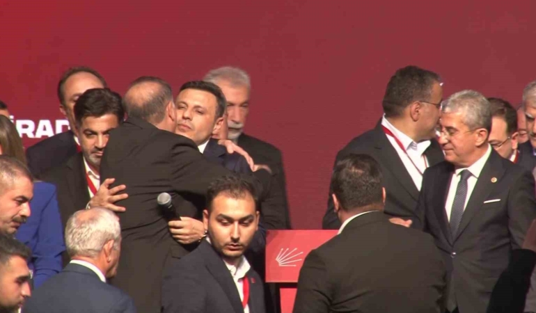 ozgur-celik-oy-coklugu-ile-tekrar-chp-istanbul-il-baskani-secildi-pdIlrBpy.jpg