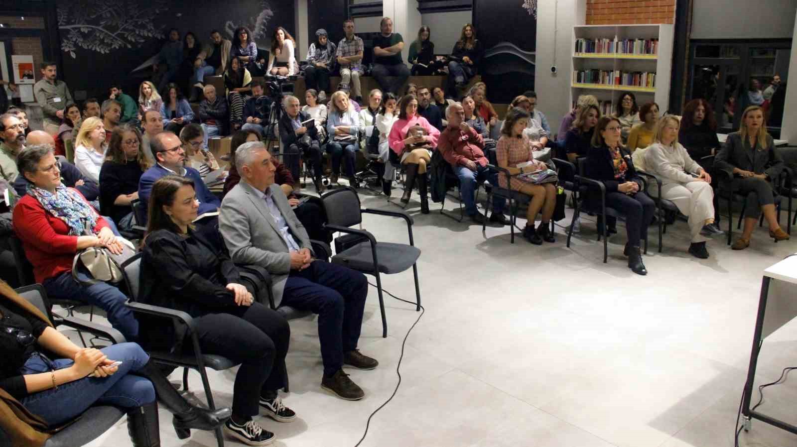ozgur mumcu niluferde okurlariyla bulustu 1 JtzTyj9I