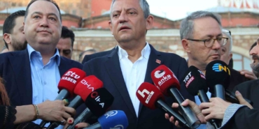ozgur-ozel-bayram-namazini-memleketi-manisada-kildi-JnnPN92y.jpg