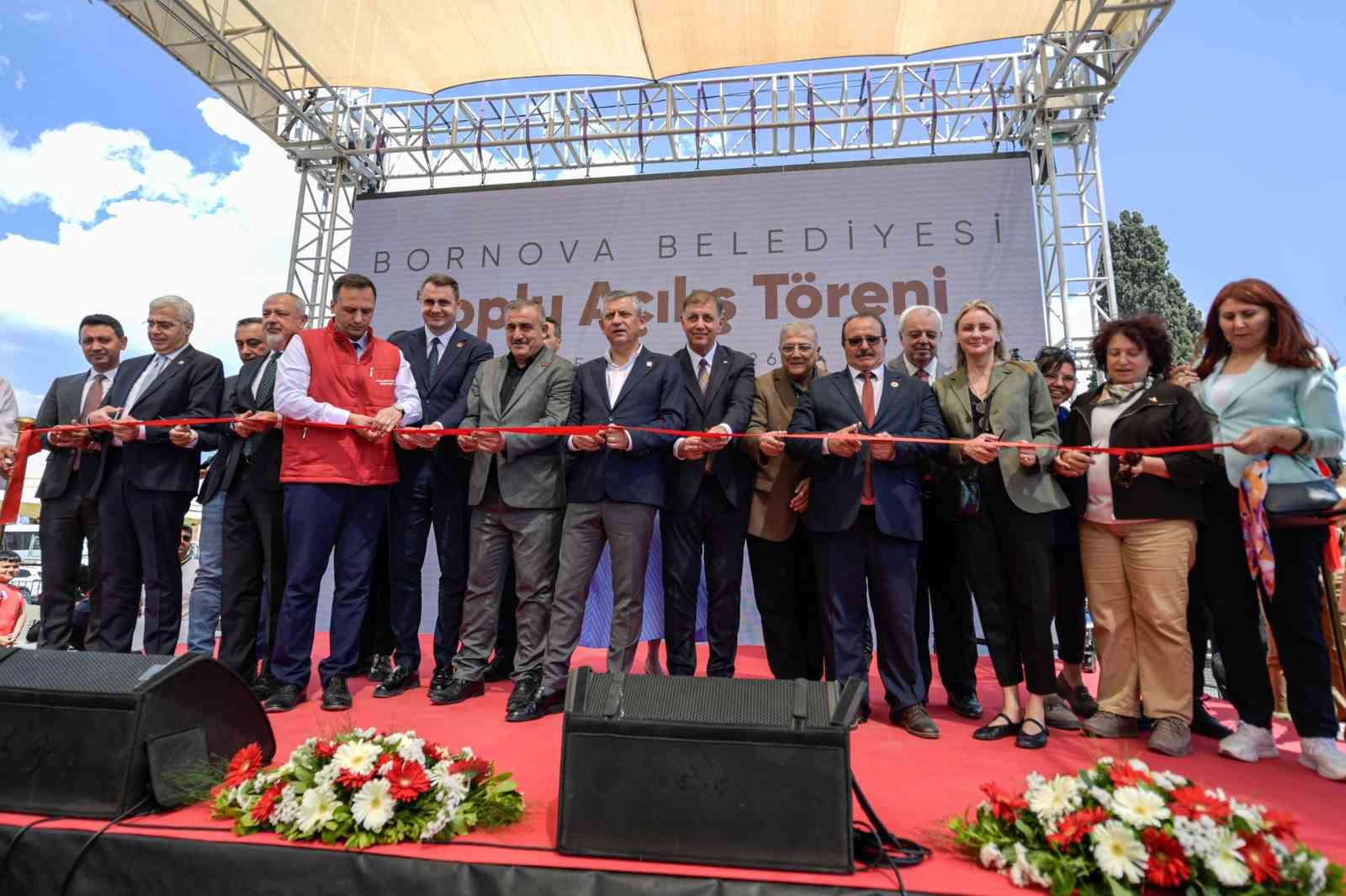 ozgur ozel bornovada toplu acilis torenlerine katildi 1 fMXCkz8b