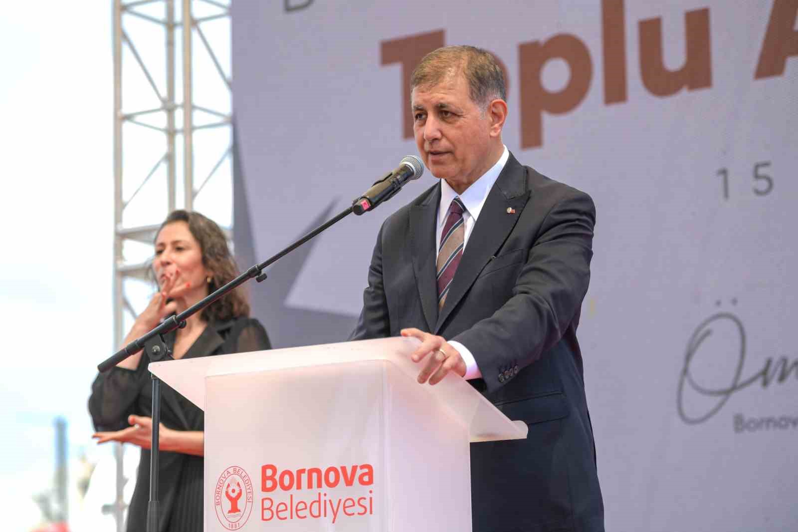 ozgur ozel bornovada toplu acilis torenlerine katildi 5 NDRYlAsJ