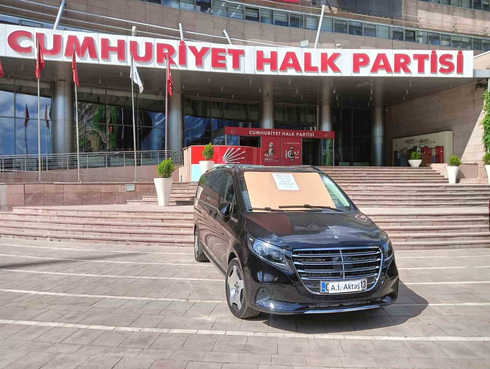 ozgur ozel doneminde chpye tahsis edildigi iddia edilen iki arac haram parayla alinmistir yazisiyla mSNVTHzM