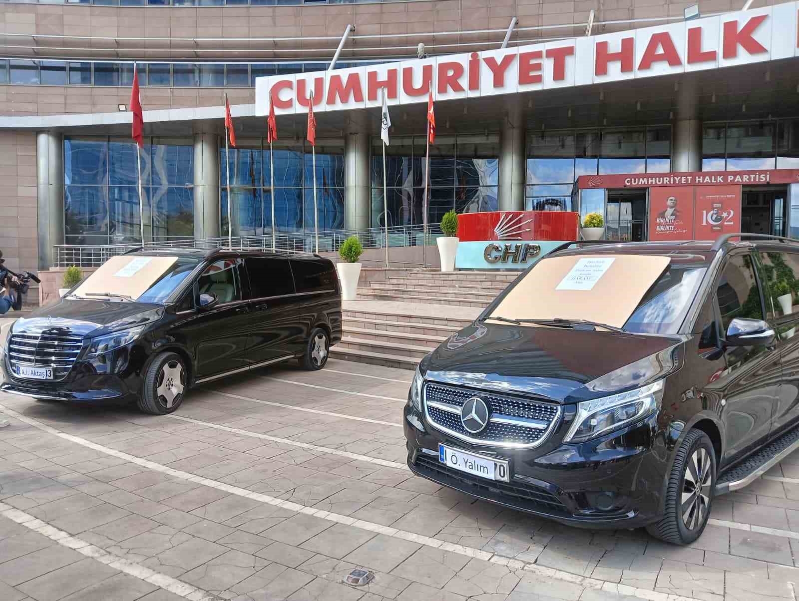 ozgur ozel doneminde chpye tahsis edildigi iddia edilen iki arac haram parayla alinmistir yazisiyla