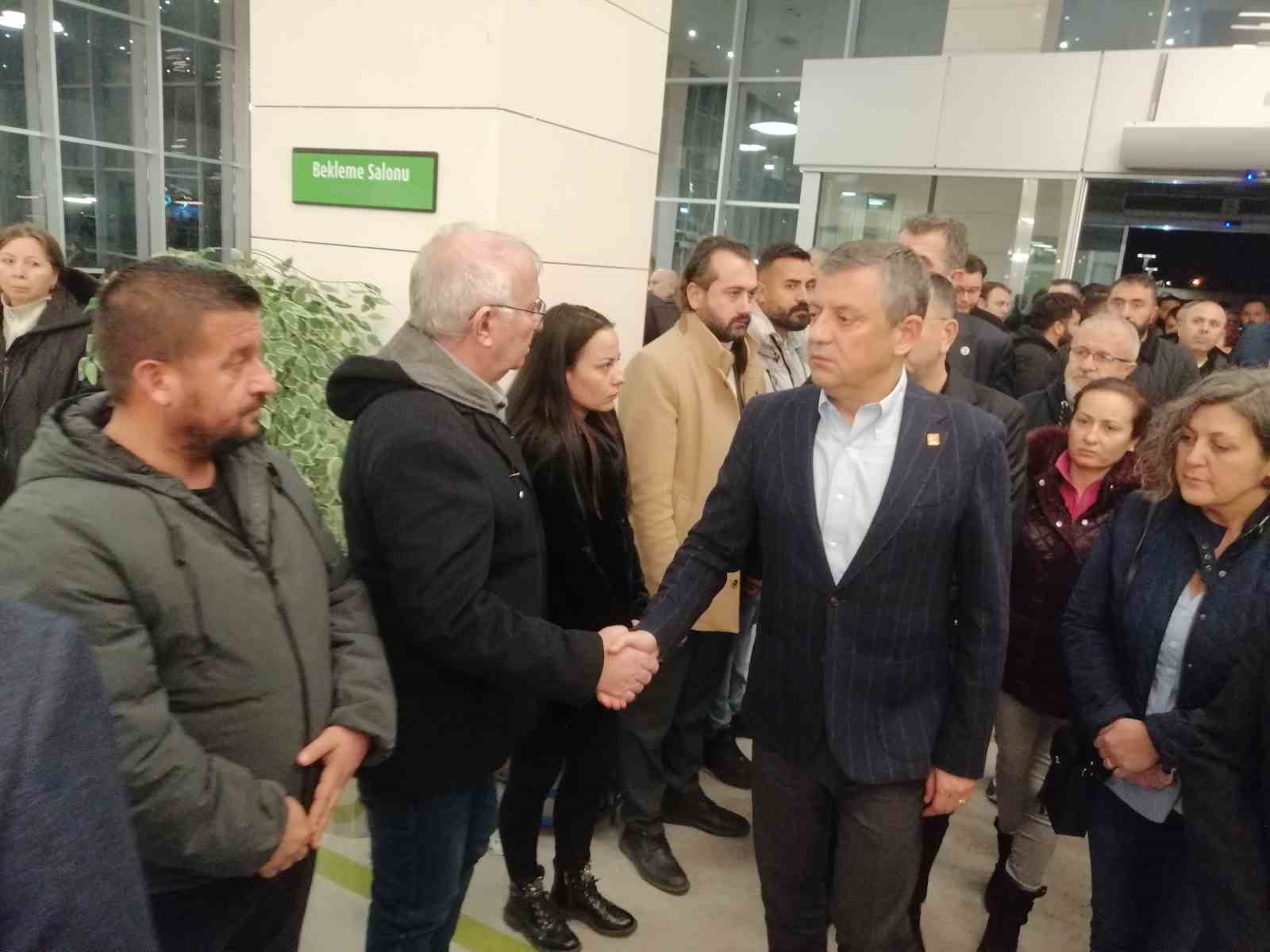 ozgur ozel duygularina hakim olamadi 3 w1nXzt3a