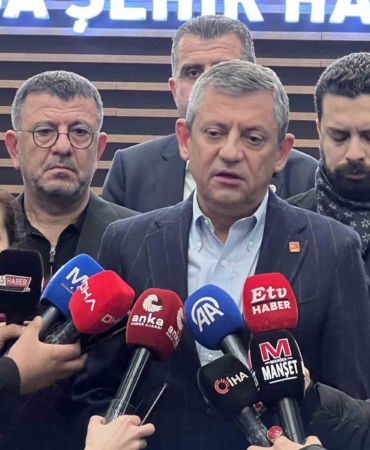 ozgur-ozel-duygularina-hakim-olamadi-C8B8h6Zn.jpg