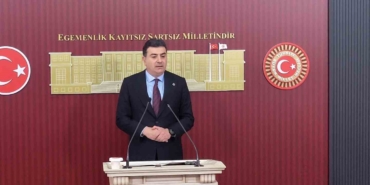 ozgur-ozel-ekibi-mecliste-grup-toplantisi-israrini-surduruyor-XxlBejKp.jpg