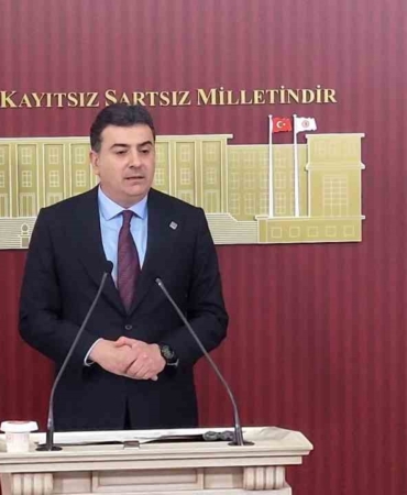 ozgur-ozel-ekibi-mecliste-grup-toplantisi-israrini-surduruyor-XxlBejKp.jpg