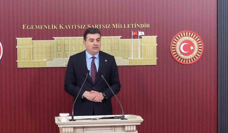 ozgur-ozel-ekibi-mecliste-grup-toplantisi-israrini-surduruyor-XxlBejKp.jpg