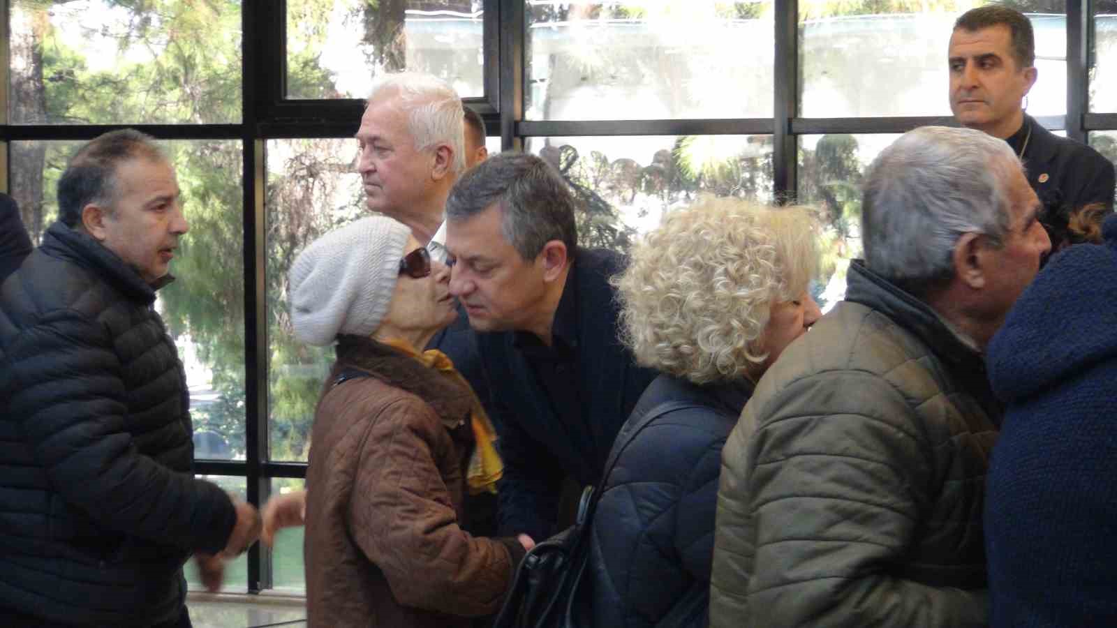 ozgur ozel gulsah durbayin 3 gun taziyesine katildi 2 Nf3KNRwy