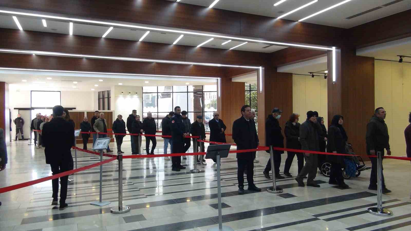 ozgur ozel gulsah durbayin 3 gun taziyesine katildi 5 lIAiYNhm