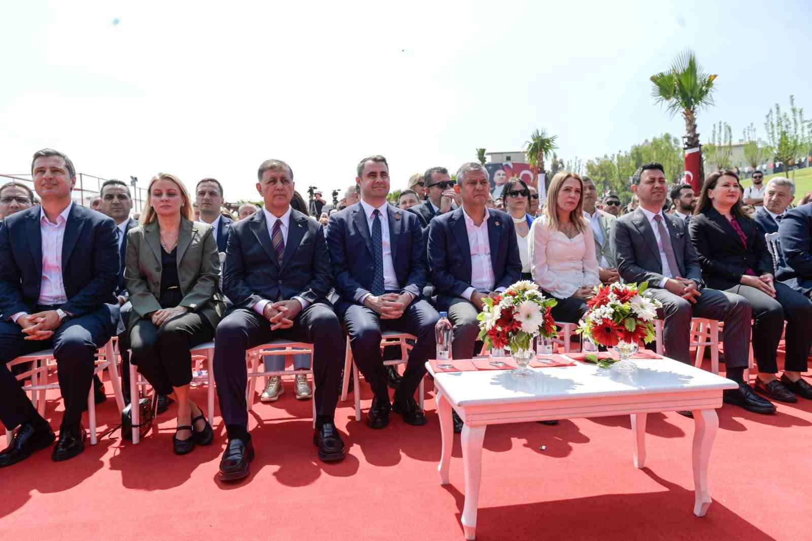 ozgur ozel izmirde ferdi zeyrek spor kompleksinin acilisina katildi 3 8WC4kfO8