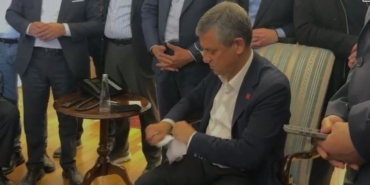 ozgur-ozel-kendisine-verilen-mutlak-butlan-tebligatini-yirtti-TlI75pqV.jpg