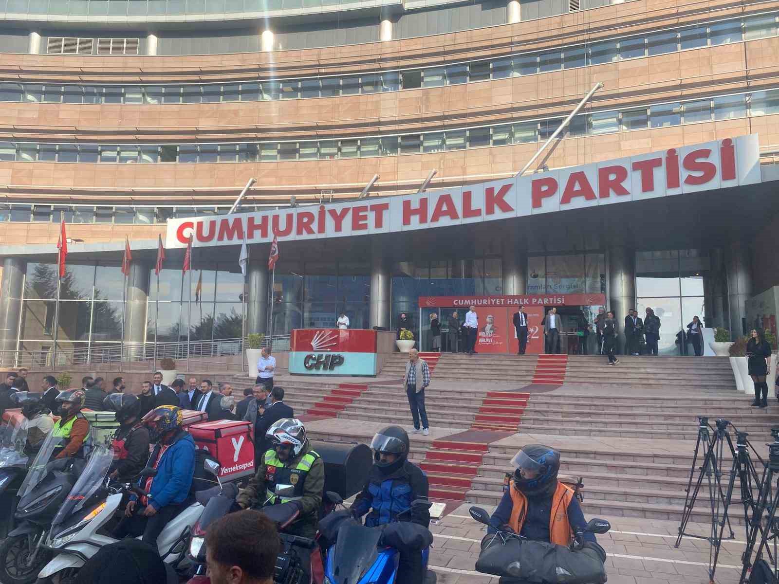 Özgür Özel: "Motokuryelere karşı anlayışlı olmak lazım, empati kurmak lazım" 7 ozgur ozel motokuryelere karsi anlayisli olmak lazim empati kurmak lazim 3 EqHKaspq