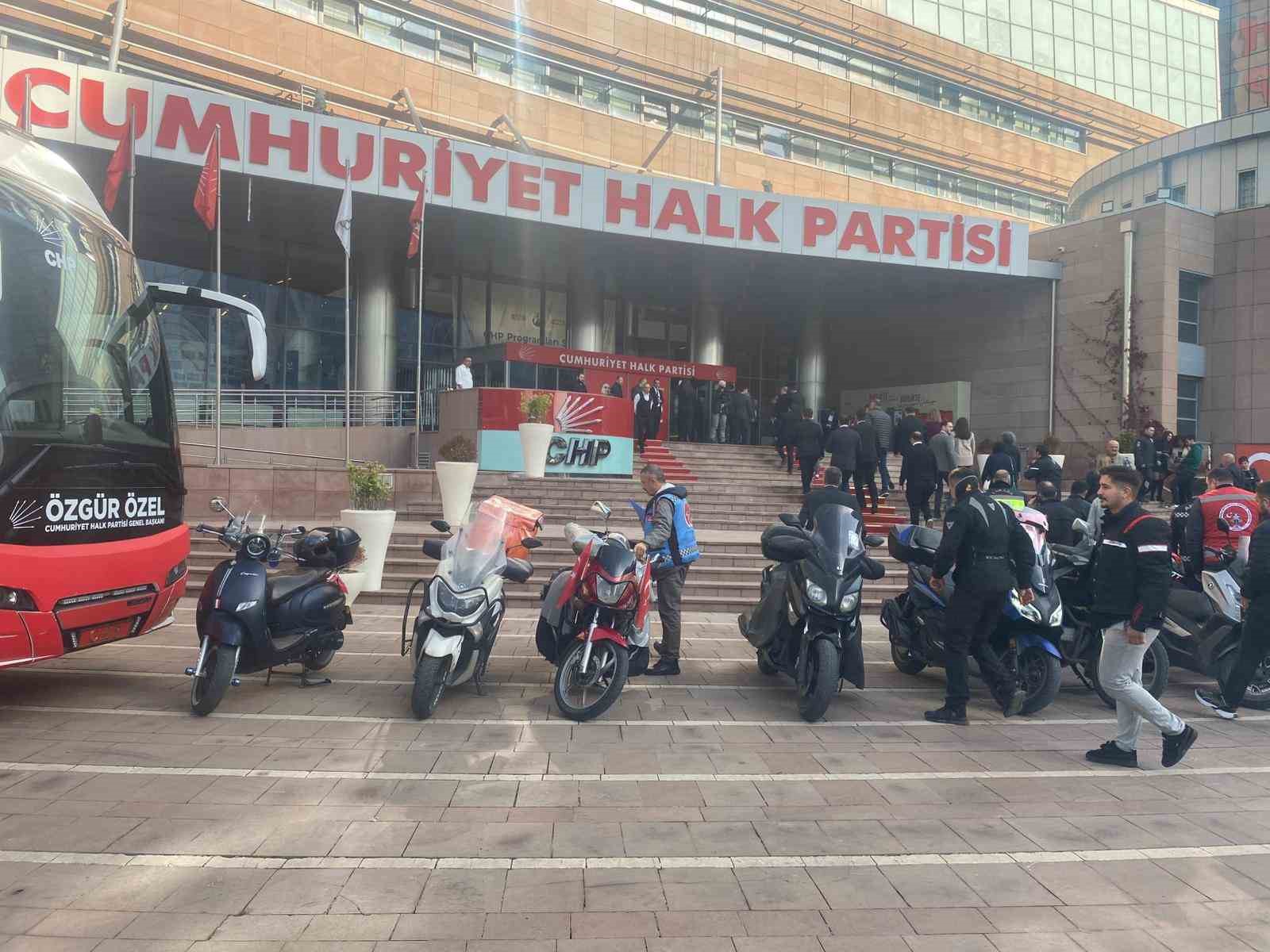 Özgür Özel: "Motokuryelere karşı anlayışlı olmak lazım, empati kurmak lazım" 8 ozgur ozel motokuryelere karsi anlayisli olmak lazim empati kurmak lazim 4 geIquKZG