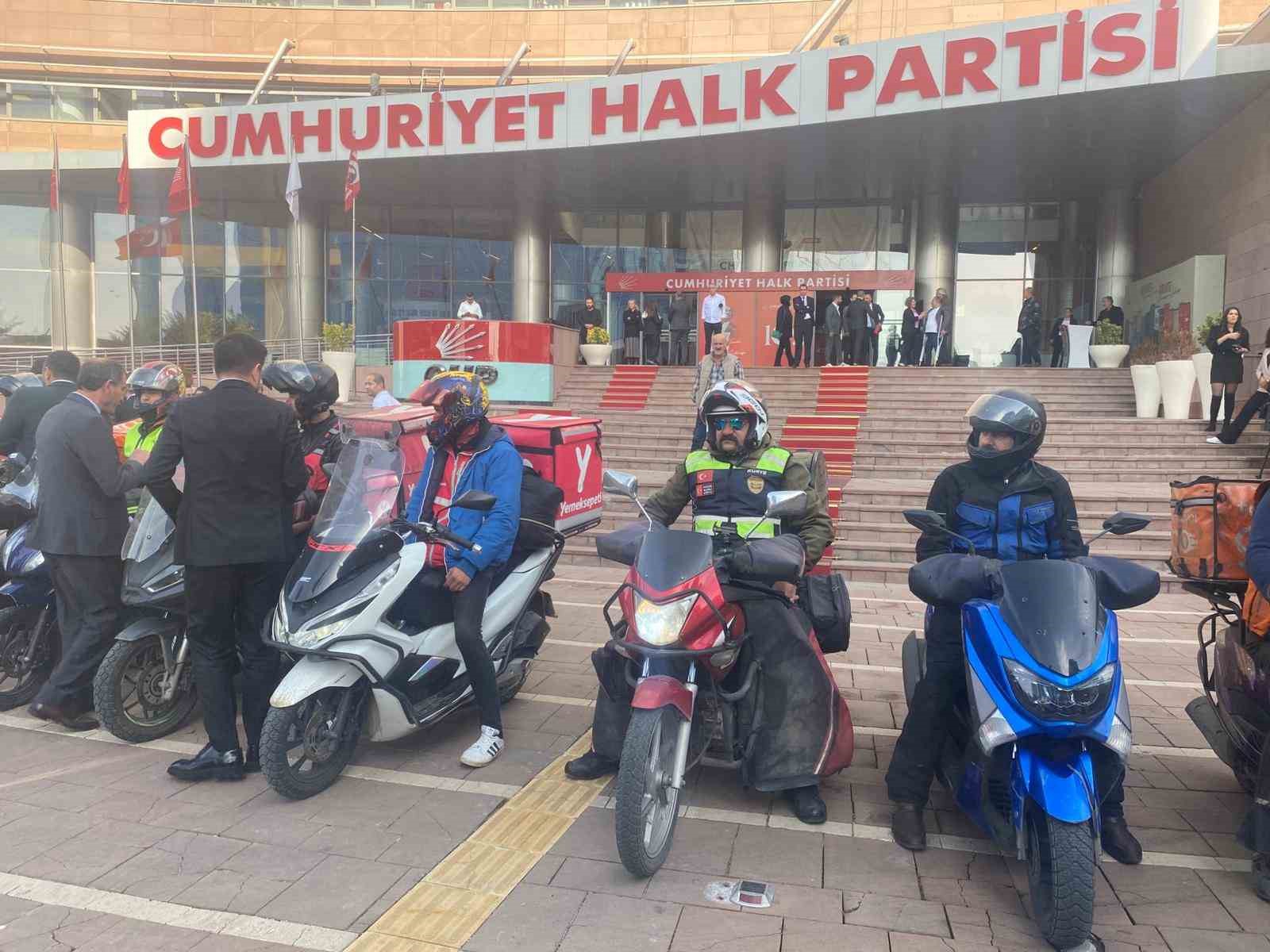 Özgür Özel: "Motokuryelere karşı anlayışlı olmak lazım, empati kurmak lazım" 9 ozgur ozel motokuryelere karsi anlayisli olmak lazim empati kurmak lazim 5 zugUMn2X