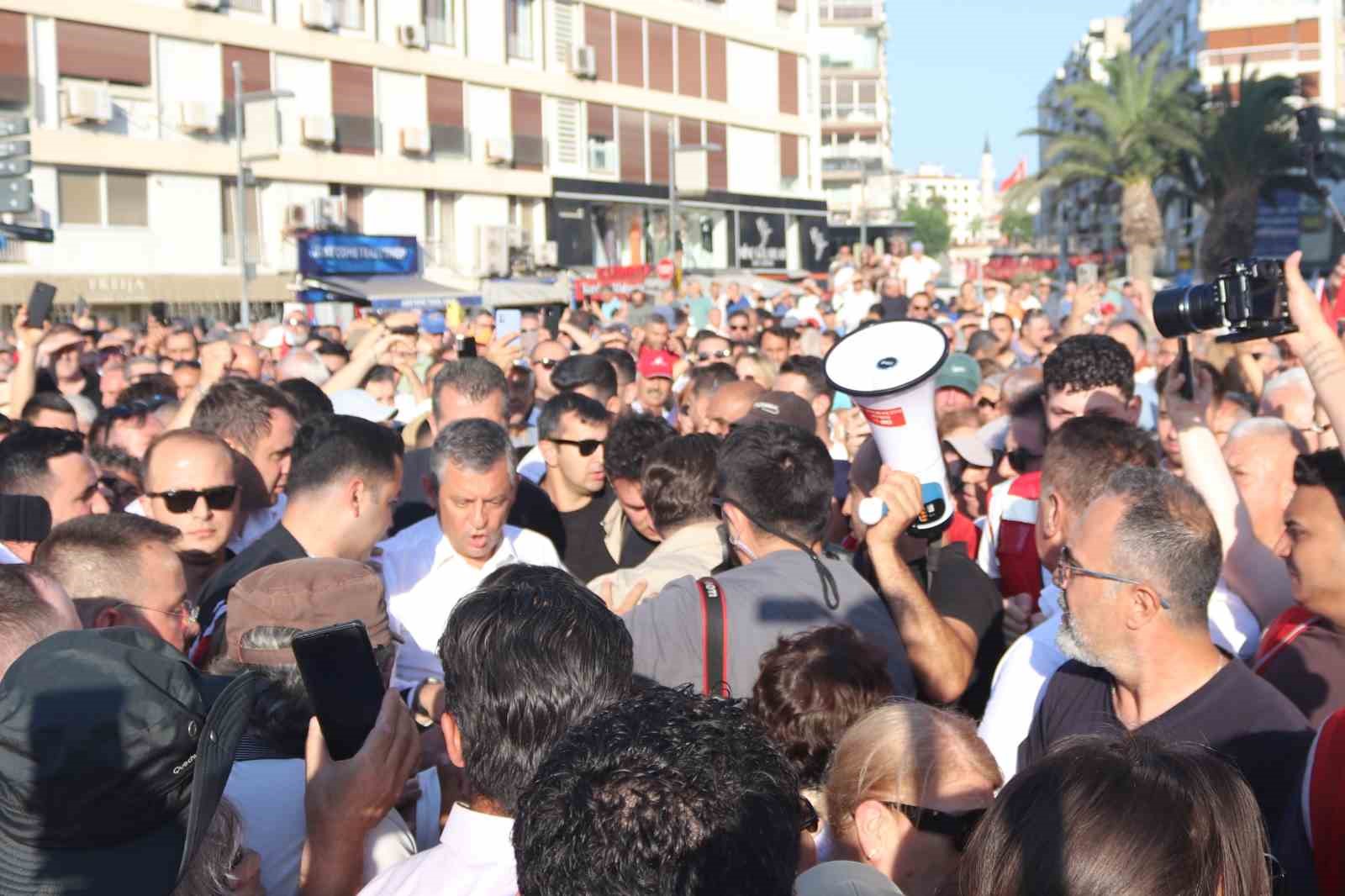 ozgur ozel onumuzden cekilmezseniz ne kara duzene ne yargi kollarina ne de partiye atadigi gcP2tb45