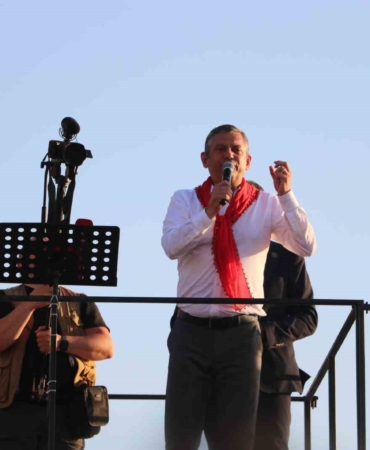 ozgur-ozel-onumuzden-cekilmezseniz-ne-kara-duzene-ne-yargi-kollarina-ne-de-partiye-atadigi-uh2uvrXW.jpg