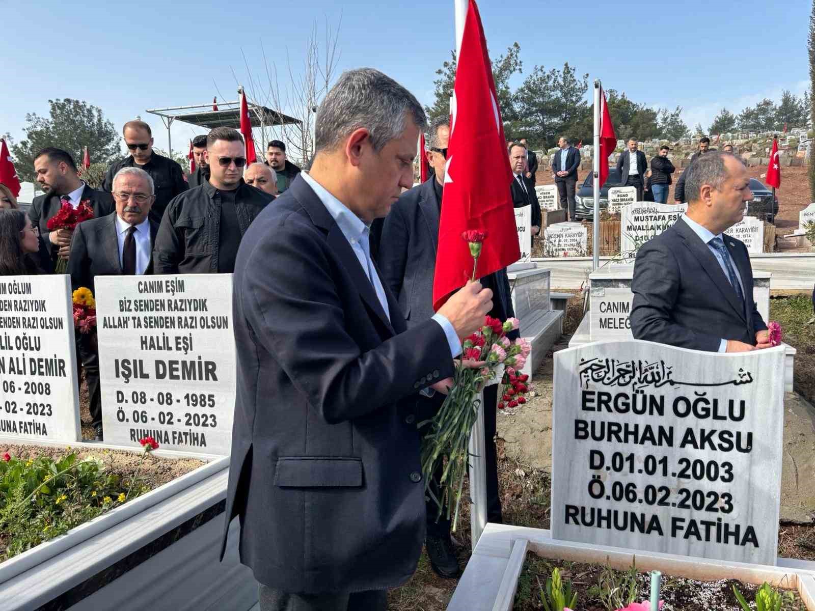 ozgur ozel osmaniyede depremzedelerle bir araya geldi 2 HsWX58LR